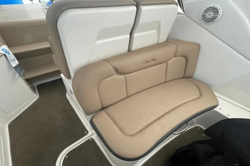 Slide: The Image of Sea Ray 330 SUNDANCER 2016 - 9