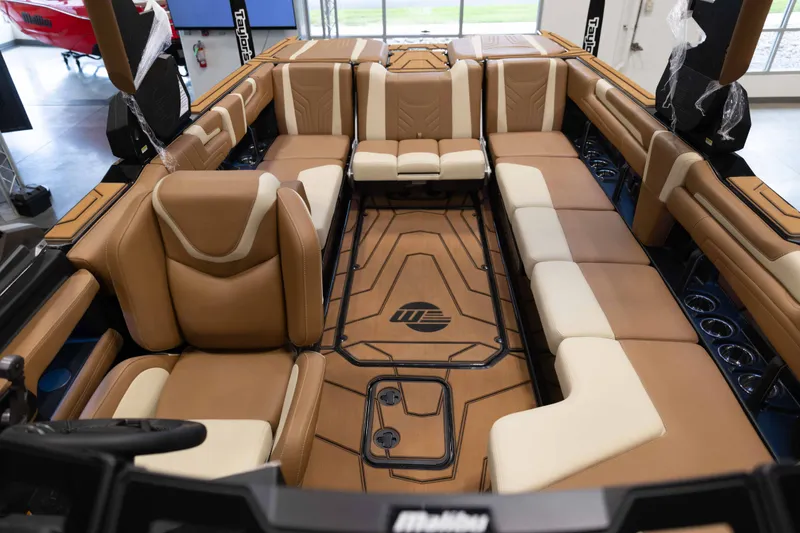 Slide: The Image of Malibu 25 LSV 2027 - 25