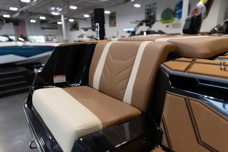 Slide: The Image of Malibu 25 LSV 2027 - 32