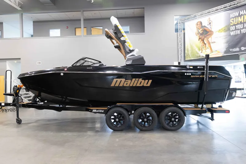 The Image of Malibu 25 LSV 2027 - 0