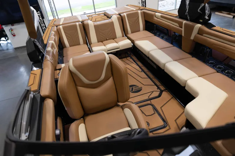 Slide: The Image of Malibu 25 LSV 2027 - 24