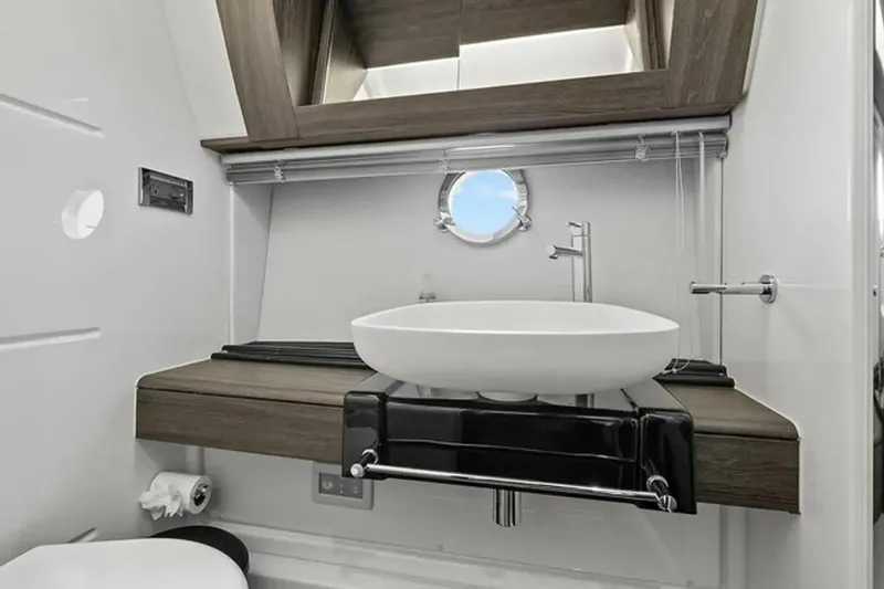 Slide: The Image of Azimut 55S 2015 - 17