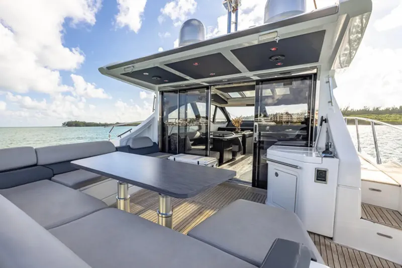 Slide: The Image of Azimut 55S 2015 - 4