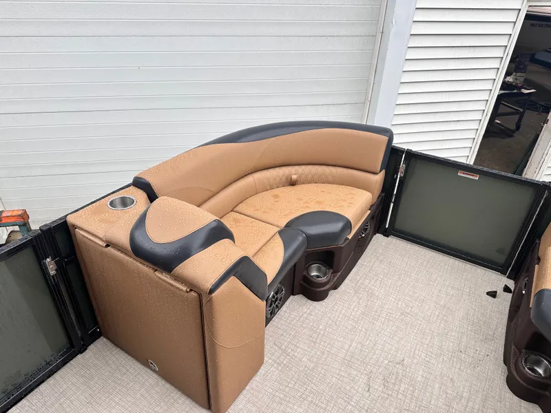 Slide: The Image of Avalon LSZ Quad Lounge - 21 FT 2027 - 5