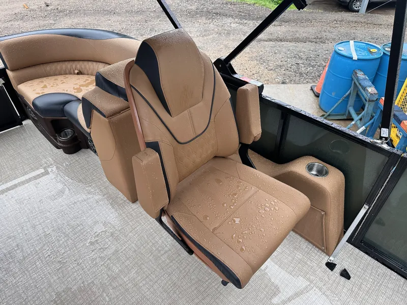 Slide: The Image of Avalon LSZ Quad Lounge - 21 FT 2027 - 9