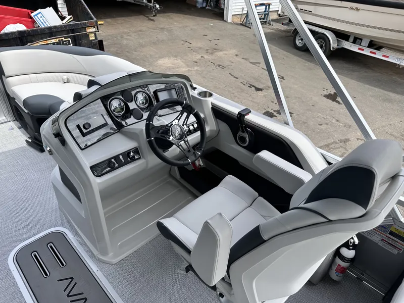 Slide: The Image of Avalon LSZ 23 QUAD LOUNGE SHIFT 2027 - 7