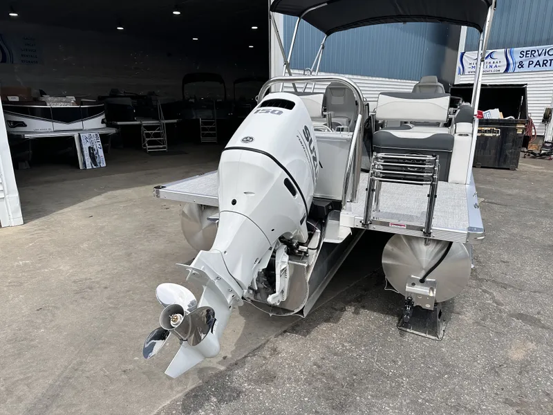 Slide: The Image of Avalon LSZ 23 QUAD LOUNGE SHIFT 2027 - 9