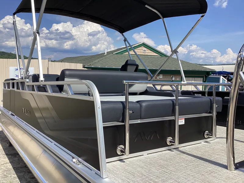 Slide: The Image of Avalon 23' VENTURE 85 VERSATILE REAR BENCH 2027 - 9