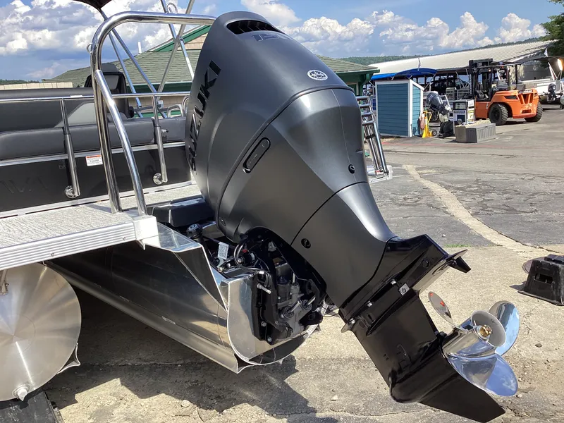 Slide: The Image of Avalon 23' VENTURE 85 VERSATILE REAR BENCH 2027 - 8