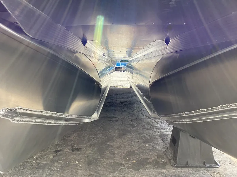 Slide: The Image of Avalon 23' VENTURE 85 VERSATILE REAR BENCH 2027 - 12