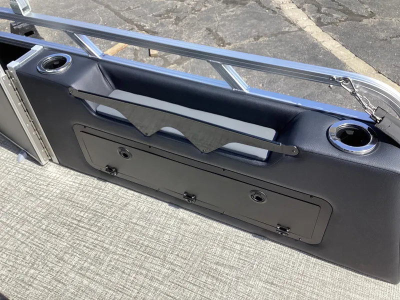 Slide: The Image of Avalon 23' VENTURE 85 VERSATILE REAR BENCH 2027 - 16