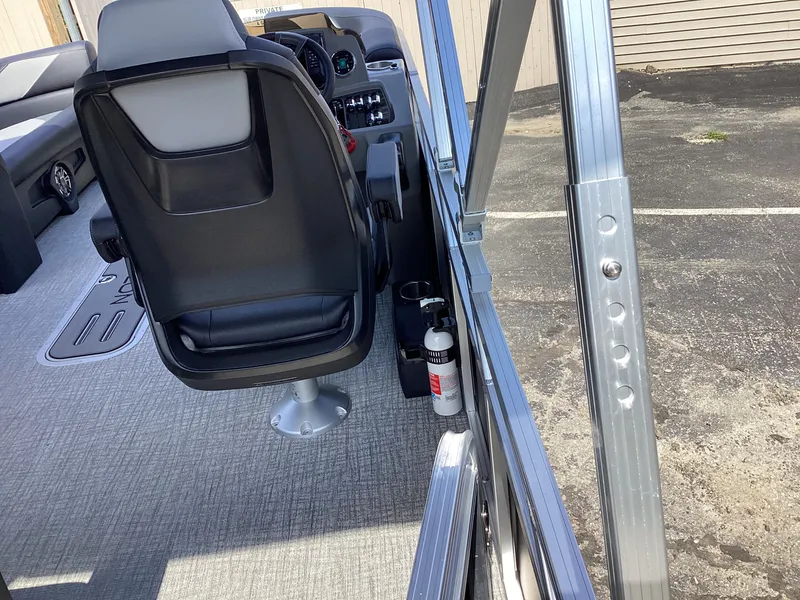Slide: The Image of Avalon 23' VENTURE 85 VERSATILE REAR BENCH 2027 - 17