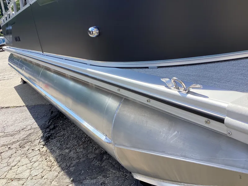 Slide: The Image of Avalon 23' VENTURE 85 VERSATILE REAR BENCH 2027 - 13