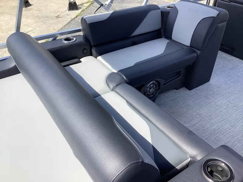 Slide: The Image of Avalon 23' VENTURE 85 VERSATILE REAR BENCH 2027 - 18