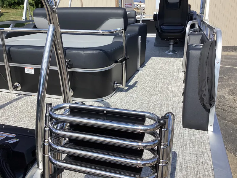 Slide: The Image of Avalon 23' VENTURE 85 VERSATILE REAR BENCH 2027 - 6