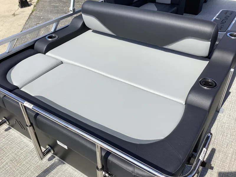 Slide: The Image of Avalon 23' VENTURE 85 VERSATILE REAR BENCH 2027 - 14