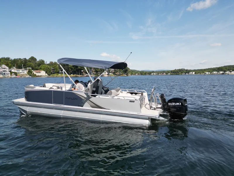 Slide: The Image of Avalon LSZ Versatile Rear Bench - 23 FT 2027 - 3