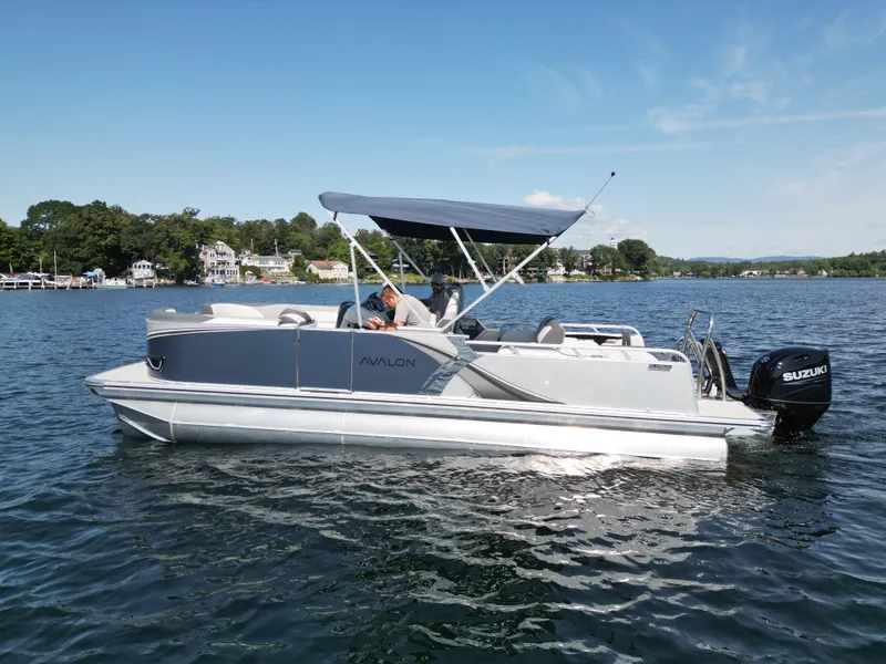 Slide: The Image of Avalon LSZ Versatile Rear Bench - 23 FT 2027 - 5