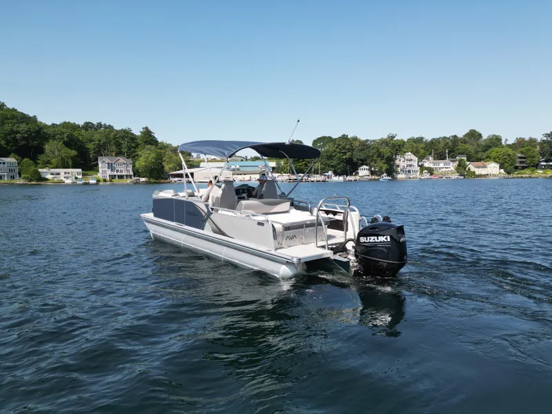 Slide: The Image of Avalon LSZ Versatile Rear Bench - 23 FT 2027 - 4
