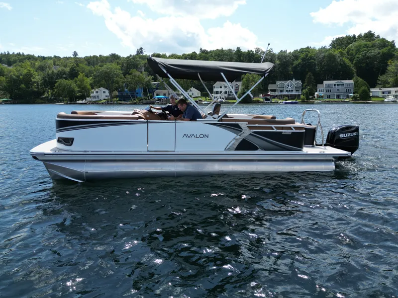 Slide: The Image of Avalon LSZ 23 QUAD LOUNGE 2027 - 4