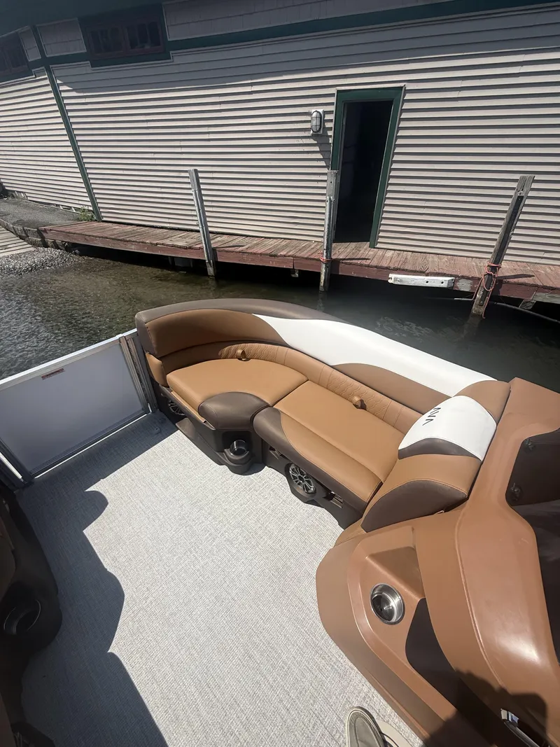 Slide: The Image of Avalon LSZ 23 QUAD LOUNGE 2027 - 20