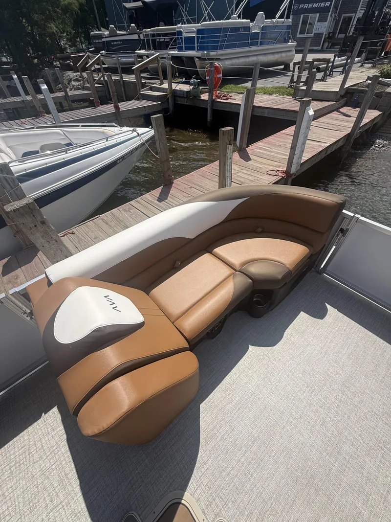 Slide: The Image of Avalon LSZ 23 QUAD LOUNGE 2027 - 19