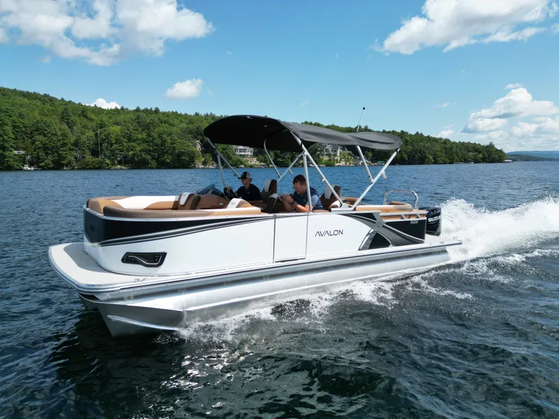 Slide: The Image of Avalon LSZ 23 QUAD LOUNGE 2027 - 12