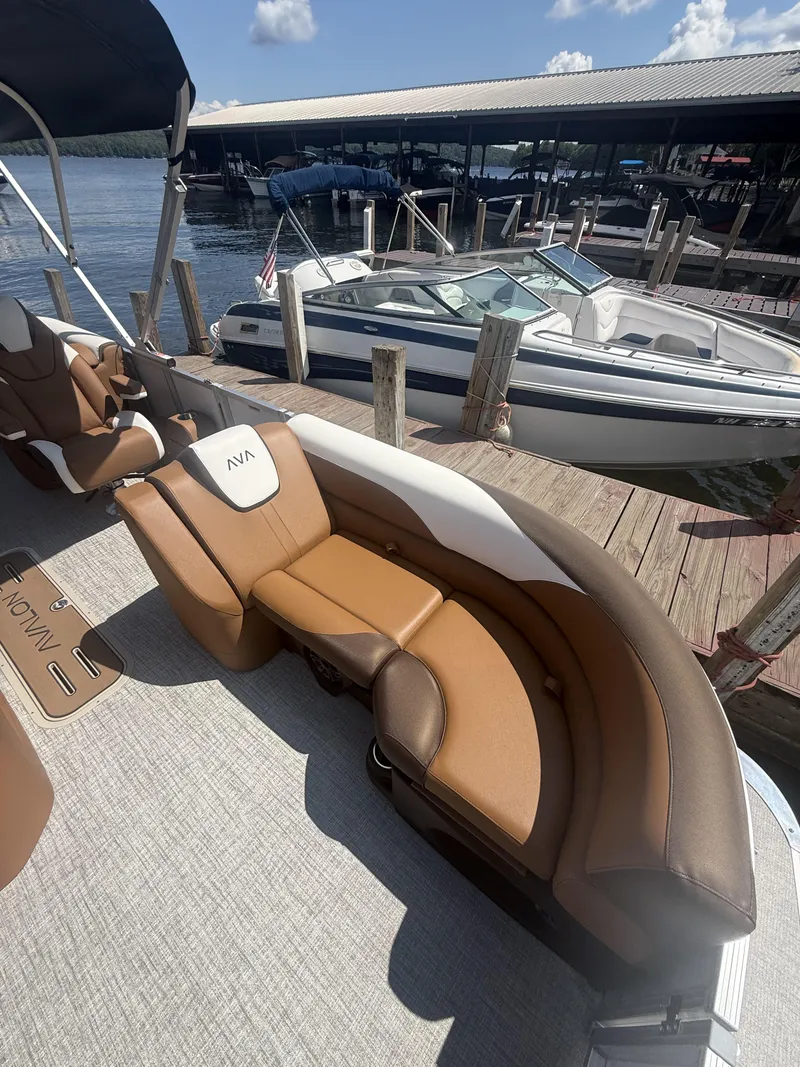 Slide: The Image of Avalon LSZ 23 QUAD LOUNGE 2027 - 21
