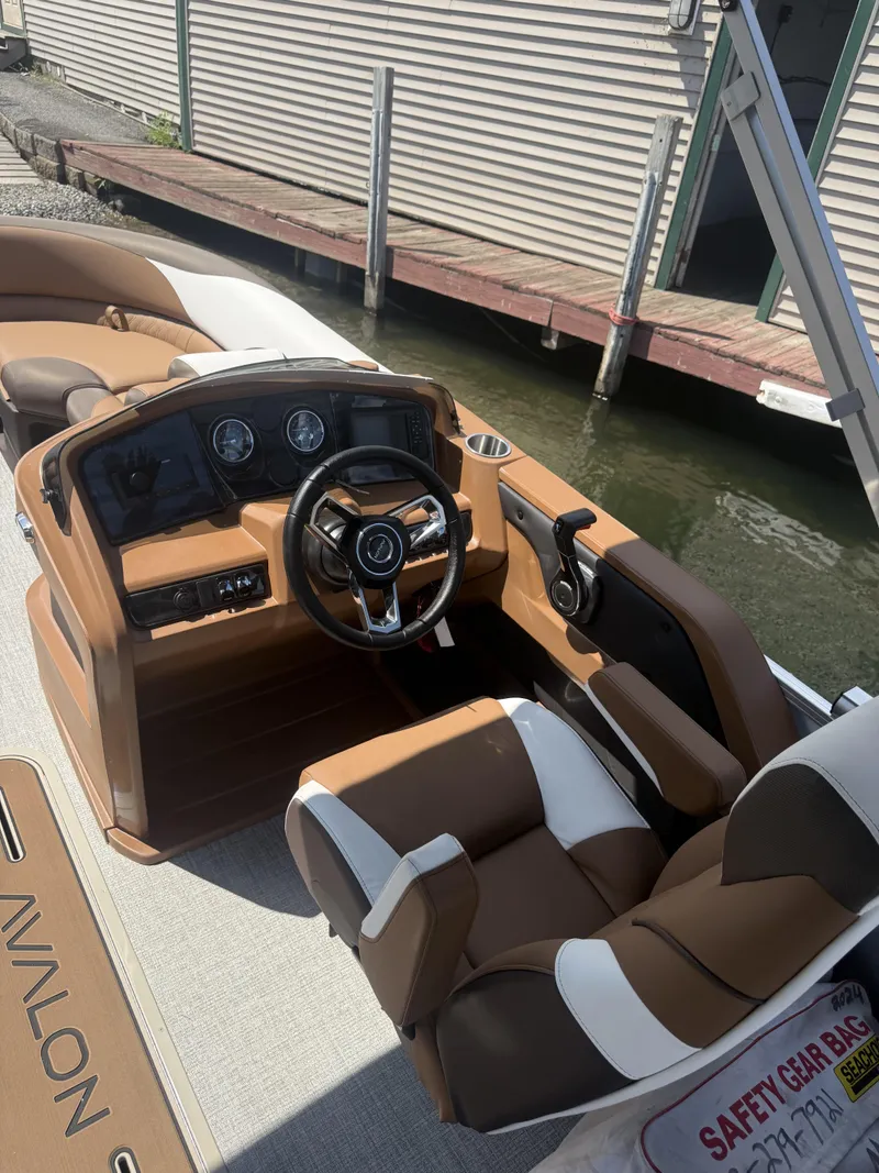 Slide: The Image of Avalon LSZ 23 QUAD LOUNGE 2027 - 16
