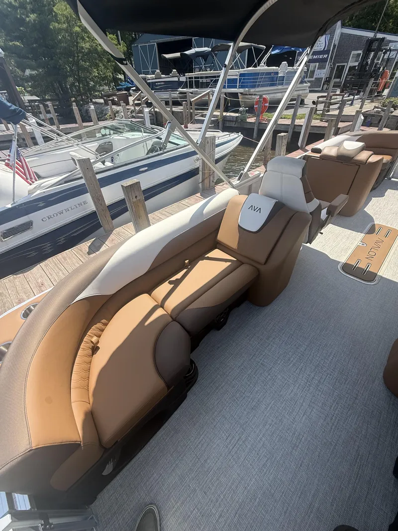 Slide: The Image of Avalon LSZ 23 QUAD LOUNGE 2027 - 27