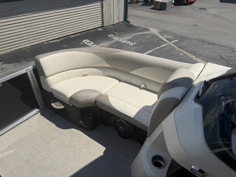 Slide: The Image of Avalon LSZ Quad Lounger Shift - 23 FT 2027 - 16