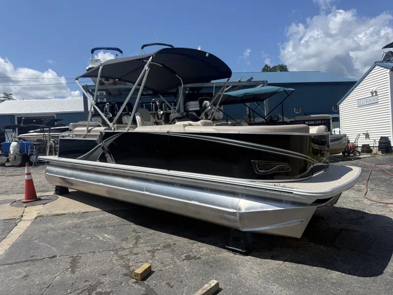 The Image of Avalon LSZ Quad Lounger Shift - 23 FT 2027 - 0