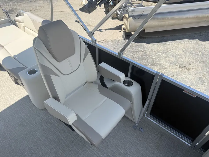 Slide: The Image of Avalon LSZ Quad Lounger Shift - 23 FT 2027 - 11