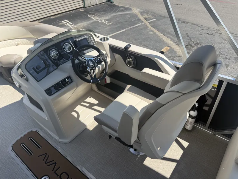 Slide: The Image of Avalon LSZ Quad Lounger Shift - 23 FT 2027 - 8