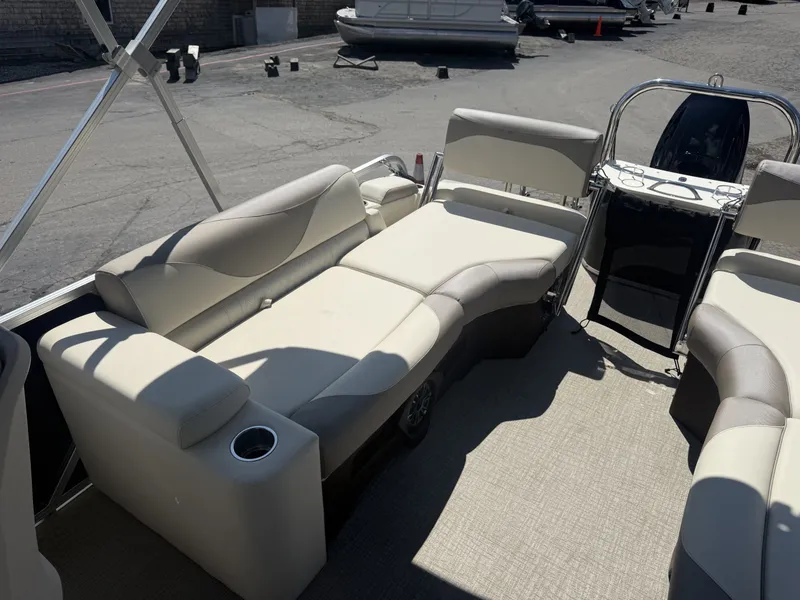 Slide: The Image of Avalon LSZ Quad Lounger Shift - 23 FT 2027 - 12