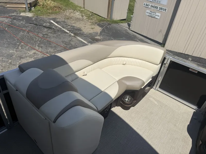 Slide: The Image of Avalon LSZ Quad Lounger Shift - 23 FT 2027 - 15