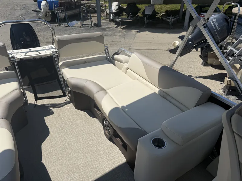Slide: The Image of Avalon LSZ Quad Lounger Shift - 23 FT 2027 - 13