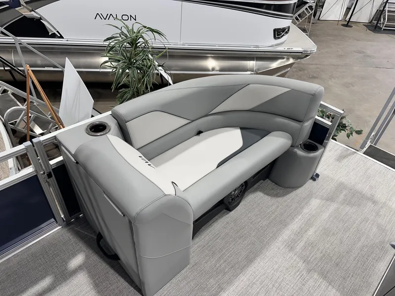 Slide: The Image of Avalon Venture 85 Versatile Rear Bench - 21 FT 2027 - 7
