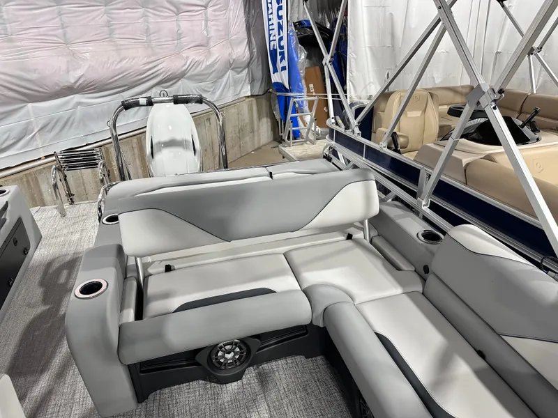 Slide: The Image of Avalon Venture 85 Versatile Rear Bench - 21 FT 2027 - 3