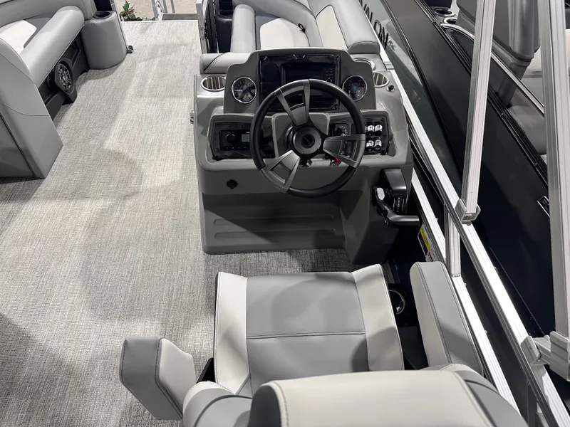 Slide: The Image of Avalon Venture 85 Versatile Rear Bench - 21 FT 2027 - 5