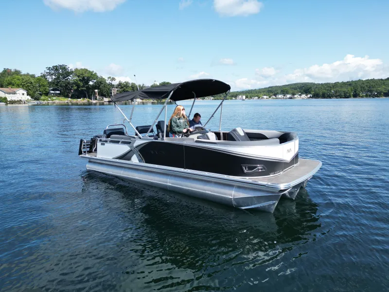 The Image of Avalon LSZ Quad Lounger Shift - 23 FT 2027 - 0