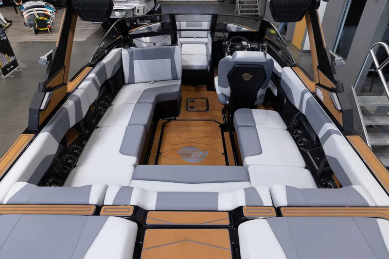 Slide: The Image of Malibu 23 MXZ 2026 - 11