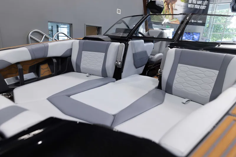 Slide: The Image of Malibu 23 MXZ 2026 - 10