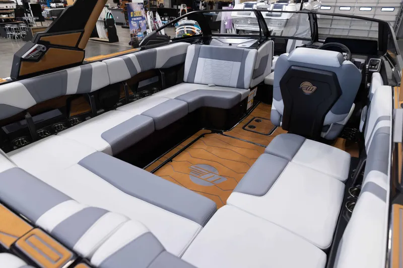 Slide: The Image of Malibu 23 MXZ 2026 - 20