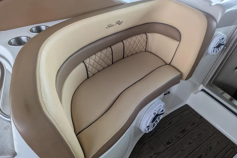Slide: The Image of Sea Ray Sundancer 320 2002 - 15