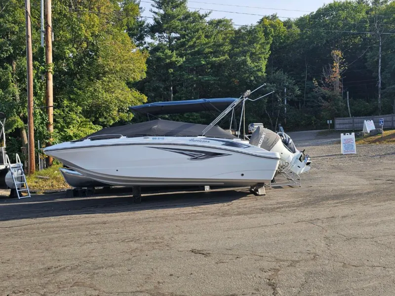 Slide: The Image of Hurricane SunDeck Sport OB SS 218 OB 2025 - 2