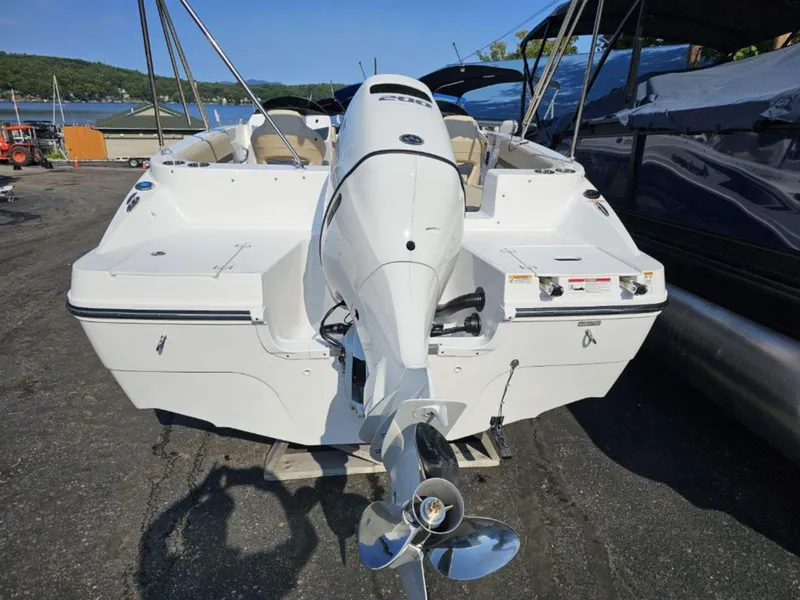 Slide: The Image of Hurricane SunDeck Sport OB SS 218 OB 2025 - 4