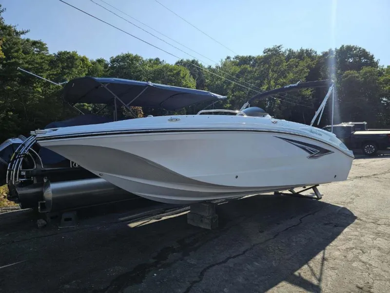 Slide: The Image of Hurricane SunDeck Sport OB SS 218 OB 2025 - 3