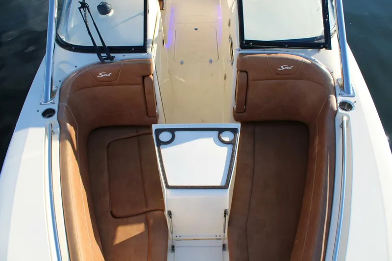 Slide: The Image of Scout Boats 275 Dorado 2018 - 14