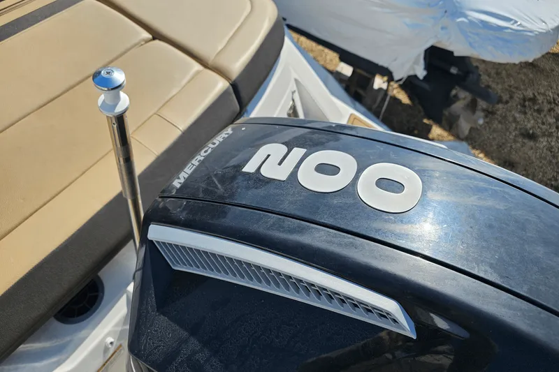 Slide: The Image of Sea Ray 21 SPX-OB 2019 - 11